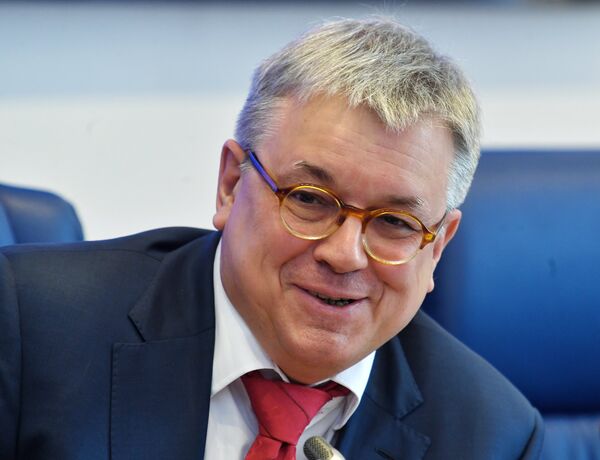 Ректор Высшей школы экономики (НИУ ВШЭ) Ярослав Кузьминов на пленарном заседании Бюджетная политика для обеспечения экономического роста Ректор Высшей школы экономики (НИУ ВШЭ) Ярослав Кузьминов на пленарном заседании Бюджетная политика для обеспечения экономического роста