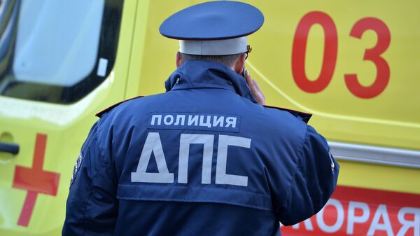 В Архангельске автобус столкнулся со скорой и сбил женщину на тротуаре