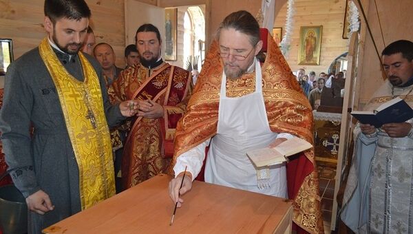 Освящение престола в новом храме Спаса Нерукотворного в селе Ходосы Ровенской области Освящение престола в новом храме Спаса Нерукотворного в селе Ходосы Ровенской области