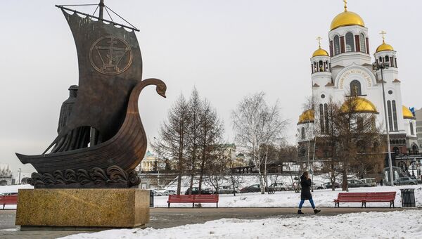 Храм на Крови и памятник святым Петру и Февронии в Екатеринбурге Храм на Крови и памятник святым Петру и Февронии в Екатеринбурге