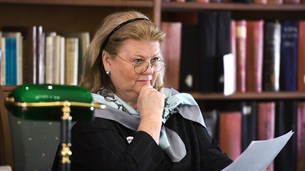 Народная артистка РФ Ирина Муравьева читает текст диктанта на ежегодной образовательной акции по проверке грамотности Тотальный диктант-2018 в Российской государственной библиотеке в Москве Народная артистка РФ Ирина Муравьева читает текст диктанта на ежегодной образовательной акции по проверке грамотности Тотальный диктант-2018 в Российской государственной библиотеке в Москве