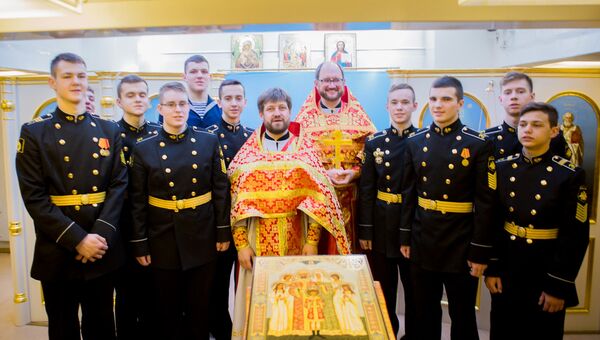 Литургия в храме Николая Чудотворца на крейсере Аврора Литургия в храме Николая Чудотворца на крейсере Аврора