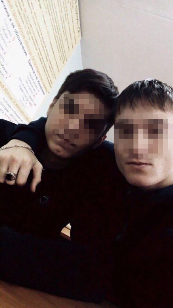 Подросток, совершивший нападение с ножом в одной из школ Башкирии (слева) Подросток, совершивший нападение с ножом в одной из школ Башкирии (слева)