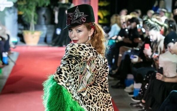 Fashion-шоу фонда Русский Силуэт в галерее искусств Зураба Церетели в рамках 40-го ММКФ Fashion-шоу фонда Русский Силуэт в галерее искусств Зураба Церетели в рамках 40-го ММКФ