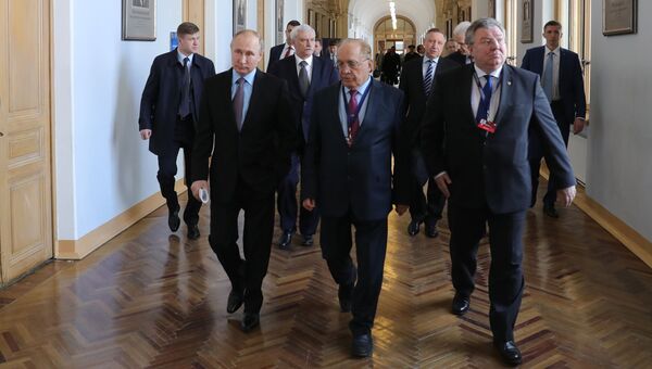 Президент РФ Владимир Путин и ректор МГУ имени М.В. Ломоносова Виктор Садовничий перед началом пленарного заседания XI Съезда Российского союза ректоров в Санкт-Петербурге. 26 апреля 2018 Президент РФ Владимир Путин и ректор МГУ имени М.В. Ломоносова Виктор Садовничий перед началом пленарного заседания XI Съезда Российского союза ректоров в Санкт-Петербурге. 26 апреля 2018