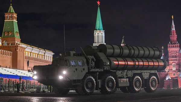 Зенитный ракетный комплекс С-400 Триумф на репетиции военного парада на Красной площади Зенитный ракетный комплекс С-400 Триумф на репетиции военного парада на Красной площади