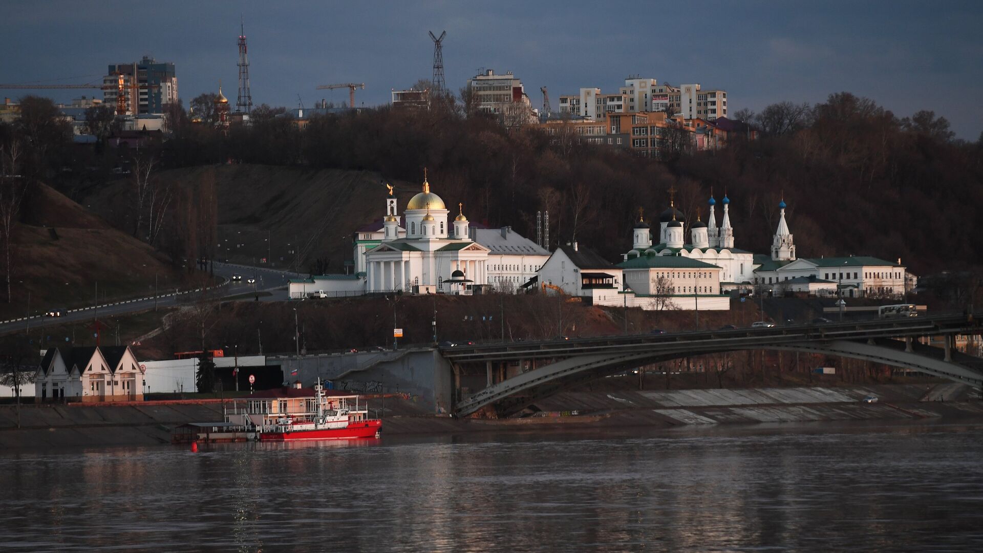 Нижний новгород 23. Нижний Новгород красивые фото. Нижний Новгород зима. Виды с Кремля на Благовещенский монастырь Нижний Новгород. Вид на Нижегородскую ярмарку от Благовещенского монастыря.