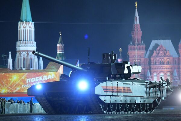 Танк Т-14 Армата на репетиции военного парада на Красной площади, посвященного 73-й годовщине Победы в Великой Отечественной войне Танк Т-14 Армата на репетиции военного парада на Красной площади, посвященного 73-й годовщине Победы в Великой Отечественной войне