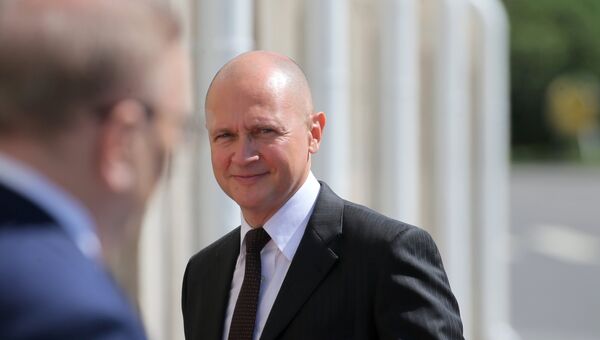 Первый заместитель руководителя администрации президента РФ Сергей Кириенко перед началом церемонии инаугурации избранного президента РФ Владимира Путина в Кремле Первый заместитель руководителя администрации президента РФ Сергей Кириенко перед началом церемонии инаугурации избранного президента РФ Владимира Путина в Кремле