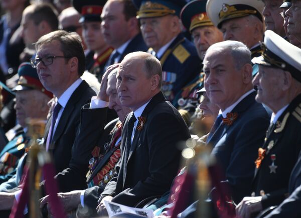 Президент России Владимир Путин во время военного парада в ознаменование 73-й годовщины Победы в Великой Отечественной войне 1941–1945 годов на Красной площади в Москве. 9 мая 2018 Президент России Владимир Путин во время военного парада в ознаменование 73-й годовщины Победы в Великой Отечественной войне 1941–1945 годов на Красной площади в Москве. 9 мая 2018