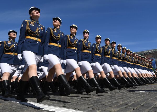 Курсантки Военного университета министерства обороны РФ на параде, посвященном 73-й годовщине Победы в ВОВ Курсантки Военного университета министерства обороны РФ на параде, посвященном 73-й годовщине Победы в ВОВ