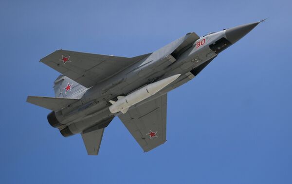 Многоцелевой истребитель МиГ-31 с гиперзвуковой ракетой Кинжал Многоцелевой истребитель МиГ-31 с гиперзвуковой ракетой Кинжал