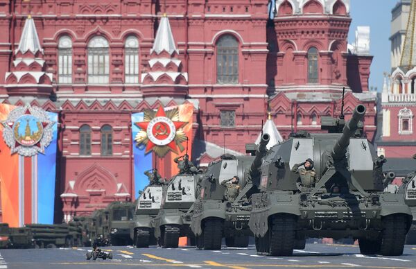 Самоходные артиллерийские установки Коалиция-СВ и Мста-С на военном параде, посвященном 73-й годовщине Победы в ВОВ Самоходные артиллерийские установки Коалиция-СВ и Мста-С на военном параде, посвященном 73-й годовщине Победы в ВОВ