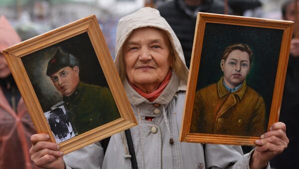 Участница акции Бессмертный полк в Екатеринбурге Участница акции Бессмертный полк в Екатеринбурге
