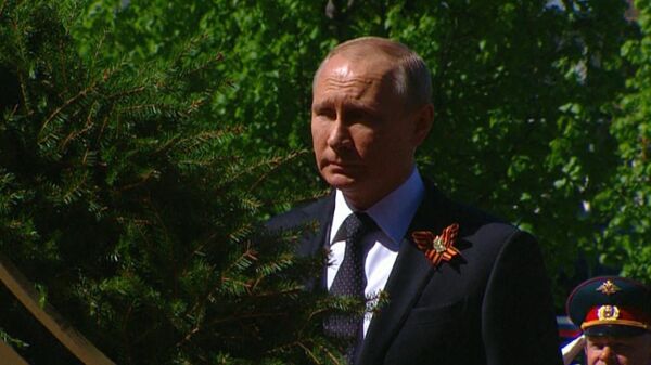 Путин, Вучич и Нетаньяху возложили венки к Могиле Неизвестного солдата Путин, Вучич и Нетаньяху возложили венки к Могиле Неизвестного солдата
