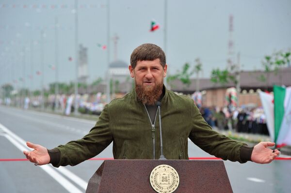 Глава Чеченской Республики Рамзан Кадыров на церемонии открытии высотного комплекса «Шали сити» в городе Шали. 11 мая 2018 Глава Чеченской Республики Рамзан Кадыров на церемонии открытии высотного комплекса «Шали сити» в городе Шали. 11 мая 2018