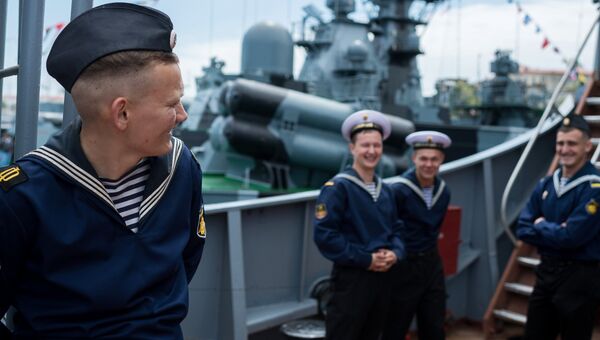Моряки-Чернофлотцы на борту боевого корабля Черноморского флота в Севастополе. Архивное фото Моряки-Чернофлотцы на борту боевого корабля Черноморского флота в Севастополе. Архивное фото