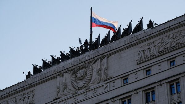 Флаг на здании министерства обороны РФ. Архивное фото Флаг на здании министерства обороны РФ. Архивное фото
