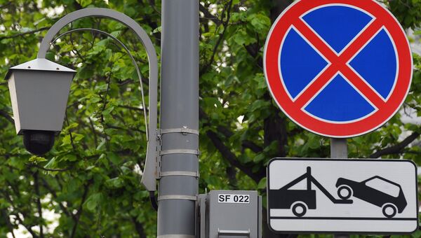 Дорожная камера нового типа Стрит Фалькон в Москве. Архивное фото Дорожная камера нового типа Стрит Фалькон в Москве. Архивное фото