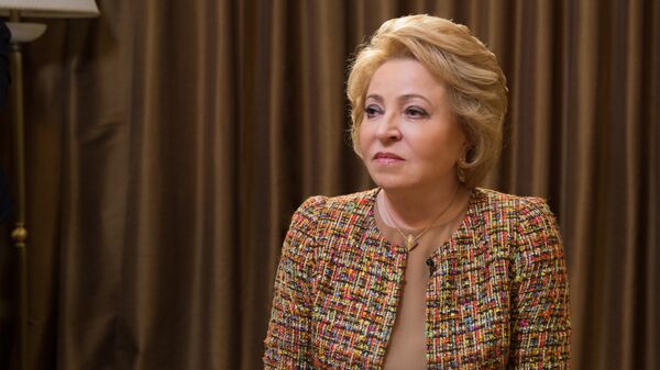 Председатель Совета Федерации РФ Валентина Матвиенко во время интервью Председатель Совета Федерации РФ Валентина Матвиенко во время интервью