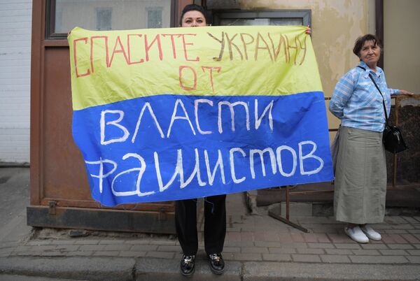 Акция у здания посольства Украины в Москве в поддержку журналиста Кирилла Вышинского Акция у здания посольства Украины в Москве в поддержку журналиста Кирилла Вышинского