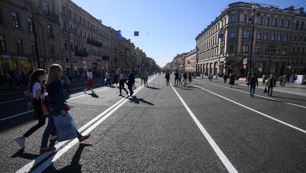 Невский проспект, закрытый для автомобильного движения Невский проспект, закрытый для автомобильного движения