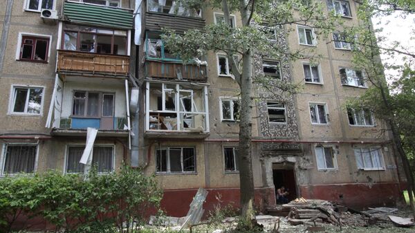 Жилой дом, пострадавший в результате обстрела, в поселке Горловка Донецкой области. Жилой дом, пострадавший в результате обстрела, в поселке Горловка Донецкой области.