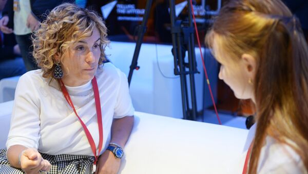 Председатель правления Союзмультфильма Юлиана Слащева на стенде Международного информационного агентства Россия сегодня на Петербургском международном экономическом форуме 2018 Председатель правления Союзмультфильма Юлиана Слащева на стенде Международного информационного агентства Россия сегодня на Петербургском международном экономическом форуме 2018