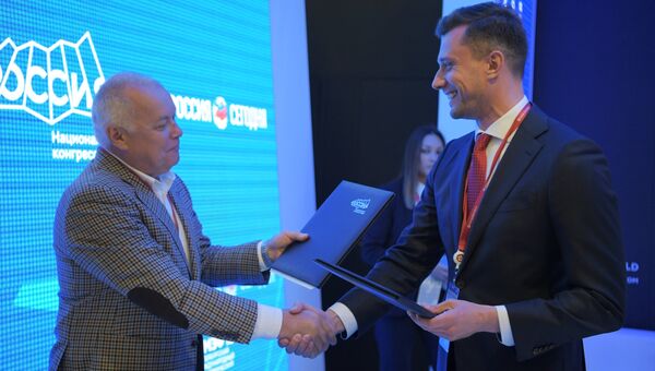 Генеральный директор МИА Россия сегодня Дмитрий Киселев на стенде Международного информационного агентства (МИА) Россия сегодня на Петербургском международном экономическом форуме 2018 Генеральный директор МИА Россия сегодня Дмитрий Киселев на стенде Международного информационного агентства (МИА) Россия сегодня на Петербургском международном экономическом форуме 2018