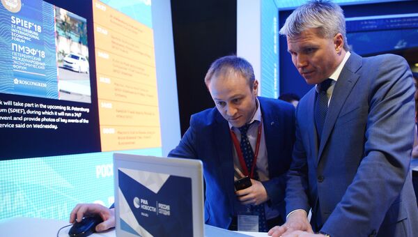 Заместитель главного редактора - директор главной дирекции информации МИА Россия сегодня Дмитрий Горностаев и министр спорта РФ Павел Колобков на стенде Международного информационного агентства Россия сегодня на Петербургском международном экономическом форуме 2018 Заместитель главного редактора - директор главной дирекции информации МИА Россия сегодня Дмитрий Горностаев и министр спорта РФ Павел Колобков на стенде Международного информационного агентства Россия сегодня на Петербургском международном экономическом форуме 2018
