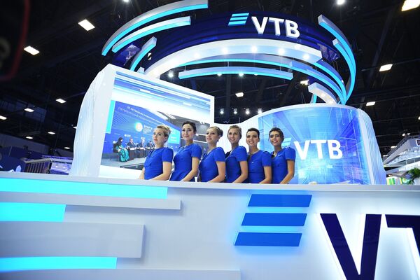 Стенд ВТБ на Петербургском международном экономическом форуме. 26 мая 2018 Стенд ВТБ на Петербургском международном экономическом форуме. 26 мая 2018