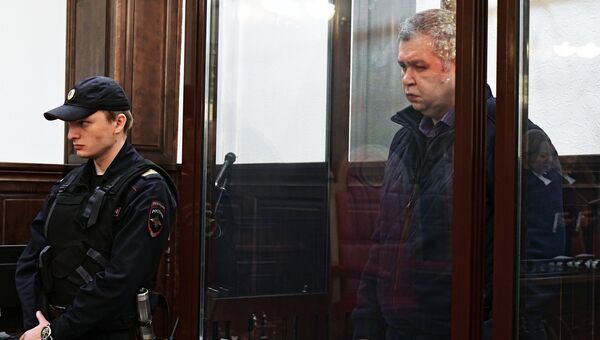 Экс-глава Главного управления МЧС России по Кемеровской области Александр Мамонтов, задержанный по делу о пожаре в торговом центре «Зимняя вишня», на заседании Центрального районного суда Кемерова. Архивное фото Экс-глава Главного управления МЧС России по Кемеровской области Александр Мамонтов, задержанный по делу о пожаре в торговом центре «Зимняя вишня», на заседании Центрального районного суда Кемерова. Архивное фото