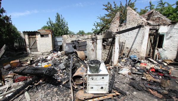 Последствия обстрела в Докучаевске. Архивное фото Последствия обстрела в Докучаевске. Архивное фото