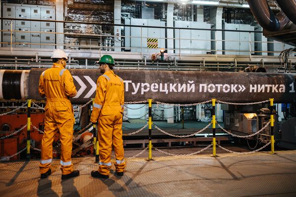 Символьный сварной шов, который знаменует окончание кампании по укладке морских трубопроводов первой нитки Турецкого потока Символьный сварной шов, который знаменует окончание кампании по укладке морских трубопроводов первой нитки Турецкого потока
