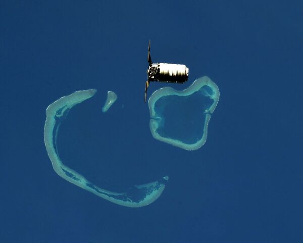 Грузовой корабль Cygnus подлетает к Международной космической станции. 24 мая 2018 года Грузовой корабль Cygnus подлетает к Международной космической станции. 24 мая 2018 года