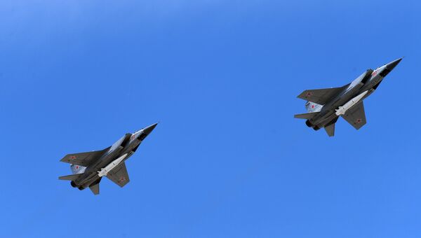 Многоцелевые истребители МиГ-31 с гиперзвуковыми ракетами Кинжал. Архивное фото Многоцелевые истребители МиГ-31 с гиперзвуковыми ракетами Кинжал. Архивное фото