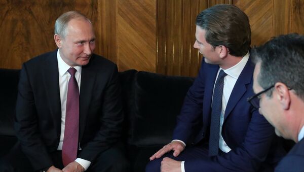 Президент РФ Владимир Путин и Федеральный канцлер Австрии Себастьян Курц во время встречи в Вене. 5 июня 2018 Президент РФ Владимир Путин и Федеральный канцлер Австрии Себастьян Курц во время встречи в Вене. 5 июня 2018
