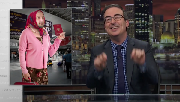 Кадр из передачи Last Week Tonight с ведущим Джоном Оливером Кадр из передачи Last Week Tonight с ведущим Джоном Оливером