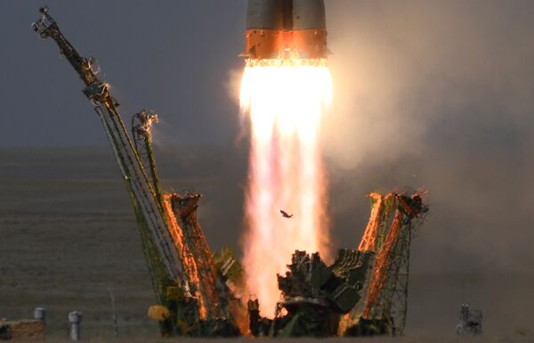 Пуск ракеты-носителя Союз-ФГ с пилотируемым кораблем Союз МС-09 со стартового стола первой Гагаринской стартовой площадки космодрома Байконур Пуск ракеты-носителя Союз-ФГ с пилотируемым кораблем Союз МС-09 со стартового стола первой Гагаринской стартовой площадки космодрома Байконур
