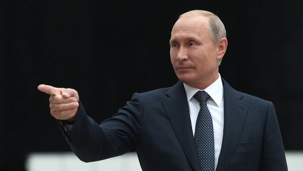 Президент РФ Владимир Путин отвечает на вопросы журналистов после ежегодной специальной программы Прямая линия с Владимиром Путиным в Гостином дворе. 7 июня 2018 Президент РФ Владимир Путин отвечает на вопросы журналистов после ежегодной специальной программы Прямая линия с Владимиром Путиным в Гостином дворе. 7 июня 2018