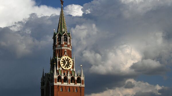 Спасская башня Московского Кремля. Архивное фото Спасская башня Московского Кремля. Архивное фото