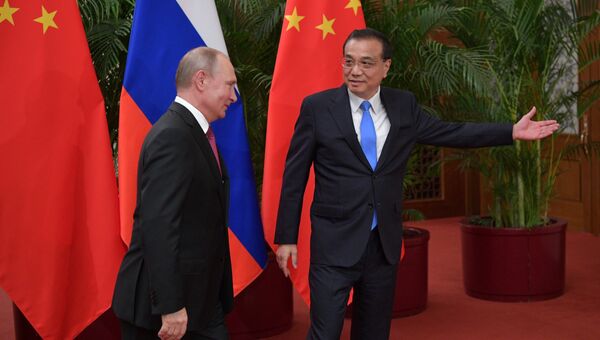 Президент РФ Владимир Путин и премьер Государственного Совета КНР Ли Кэцян. Архивное фото Президент РФ Владимир Путин и премьер Государственного Совета КНР Ли Кэцян. Архивное фото