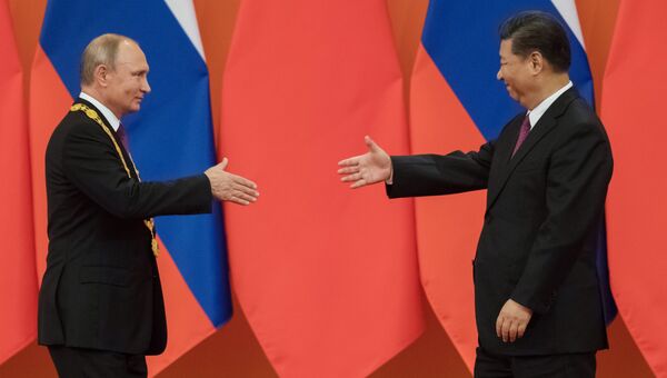 Председатель КНР Си Цзиньпин вручил президенту РФ Владимиру Путину орден Дружбы КНР. 8 июня 2018 Председатель КНР Си Цзиньпин вручил президенту РФ Владимиру Путину орден Дружбы КНР. 8 июня 2018