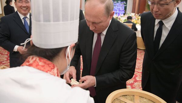 Президент РФ Владимир Путин на торжественном приеме от имени председателя КНР Си Цзиньпиня в Тяньцзине Президент РФ Владимир Путин на торжественном приеме от имени председателя КНР Си Цзиньпиня в Тяньцзине