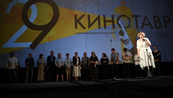 Режиссер Авдотья Смирнова на премьере своего фильма История одного назначения на фестивале Кинотавр в Сочи. 9 июня 2018 Режиссер Авдотья Смирнова на премьере своего фильма История одного назначения на фестивале Кинотавр в Сочи. 9 июня 2018