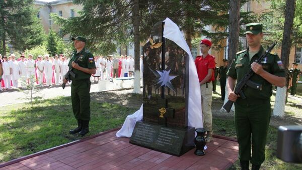 Мемориал погибшим в Сирии медсестрам Надежде Дураченко и Галине Михайловой Мемориал погибшим в Сирии медсестрам Надежде Дураченко и Галине Михайловой