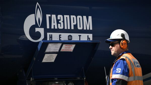 Автоцистерна компании Газпром Нефть. Архивное фото Автоцистерна компании Газпром Нефть. Архивное фото