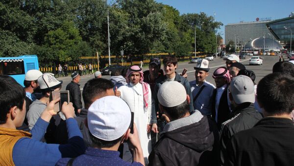 Верующие у Московской соборной мечети во время празднования Ураза-байрама. 15 июня 2018 Верующие у Московской соборной мечети во время празднования Ураза-байрама. 15 июня 2018