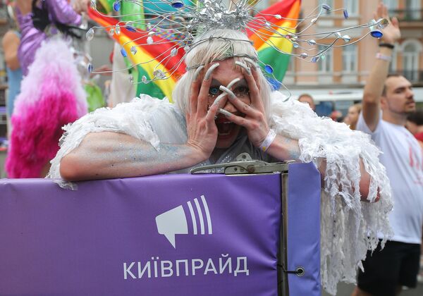 Участник Марша равенства в поддержку ЛГБТ сообщества в Киеве. 17 июня 2018 Участник Марша равенства в поддержку ЛГБТ сообщества в Киеве. 17 июня 2018