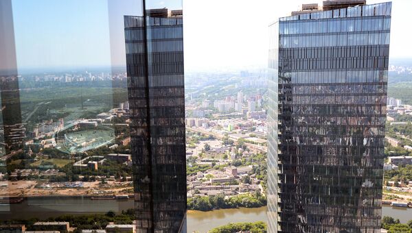 Строительство купола небоскреба в центре делового квартала Москва-Сити Строительство купола небоскреба в центре делового квартала Москва-Сити